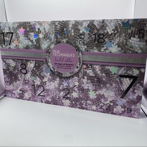 REAL TECHNIQUES 25 DAYS OF BEAUTY